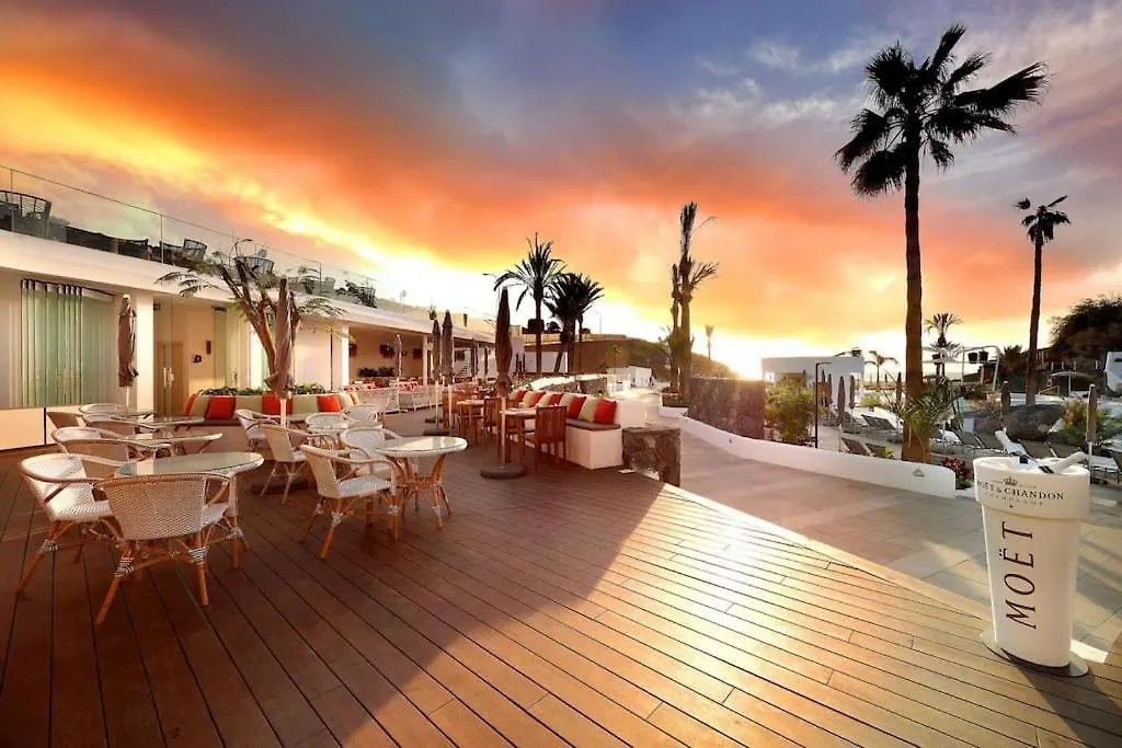 Big Beachfront Apartment In Los Cristianos! Arona